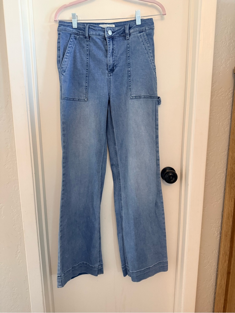 Women's Light Blue Wide-Leg Jeans with Utility Pockets